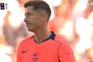 遺憾?。÷R頭看萊萬點球直接踢偏，隨后他的表情非常無奈