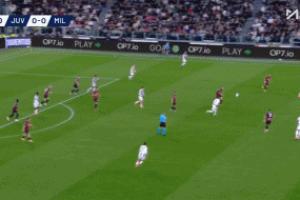 看著很危險(xiǎn)??希門尼斯鞋底踏到洛卡特利襠部，裁判沒出牌