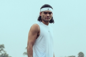 公羊四分衛(wèi)：我們隊(duì)的Puka Nacua 每場比賽賽前都要看老詹集錦