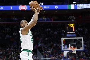 無懈可擊！霍福德半場3中1 拿到3分4板3助1斷3帽&正負(fù)值+13