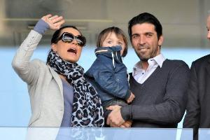 布馮前妻：曾有一些球員追求過我 現(xiàn)在已成為球迷經(jīng)?？从任谋荣? >
                                        </div>
                                    </div>
                                    <div   id=