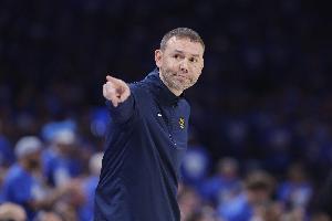 阿德?tīng)柭合Ｍ蜿?duì)防守有所提升 用更強(qiáng)的身體對(duì)抗打出防守強(qiáng)度