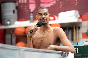 ??適應(yīng)不了CBA強度？文班首節(jié)驚現(xiàn)5個失誤+3個犯規(guī)！