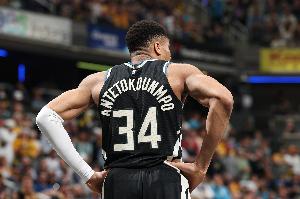 Shams：字母哥將在新賽季密切關注雄鹿的表現(xiàn)和聯(lián)盟的動向