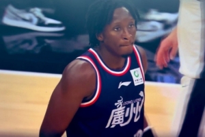 媒體人：奧拉迪波重新站在球場上 33歲的苦曼巴還有球隊給機會嗎