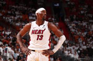 鮑威爾：我和阿德巴約一起打球的時間不長 但是我們正在培養(yǎng)默契