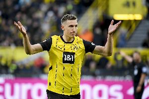 德天空：多特已為施洛特貝克提供續(xù)約合同，但他想先看本賽季成績