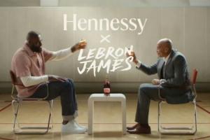 詹姆斯用“決定”的口吻做廣告 是成熟&與過去愚蠢決定和解的表現(xiàn)