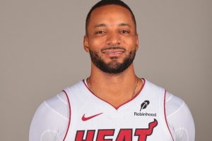 阿德巴約：鮑威爾能自己創(chuàng)造得分機(jī)會(huì) 期待他進(jìn)化出新版本的自己