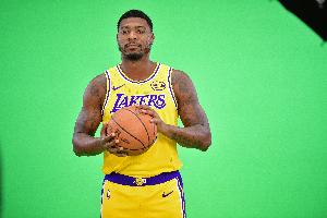 里夫斯：斯瑪特核心特質(zhì)是溝通能力領(lǐng)導(dǎo)力 很多時(shí)候像場(chǎng)上教練