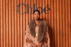 已是各大品牌秀場座上賓！科比大女兒時尚造型現(xiàn)身奢牌大秀！