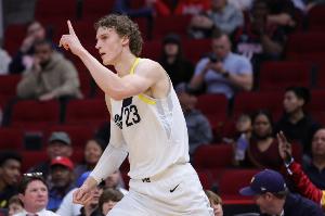 去年沒送走！美記：爵士對交易馬爾卡寧持非常開放的態(tài)度！