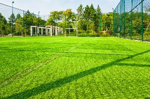 踢球時撞傷路人，法院判決其賠償醫(yī)療費、護理費等共計7萬余元