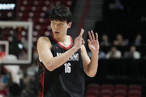媒體人：楊瀚森有些不適應NBA級別的對抗 機會要靠自己去全力爭取