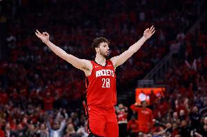 媒體人：不可能讓申京從頭打到尾 要在他下場后強化防守打轉(zhuǎn)換