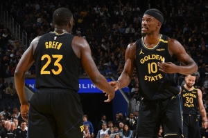 勇士呢？上支有4位35歲以上首發(fā)的球隊是2000年爵士 取得53勝29負