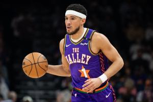 布克：我非?？释氐郊竞筚愇枧_(tái) 作為領(lǐng)袖我要承擔(dān)起責(zé)任