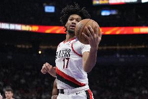 狀態(tài)火熱！夏普半場13中8砍下20分3板2助 次節(jié)獨(dú)得13分