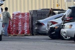 耐克被盜的50萬美元球鞋+服飾被追回 知名鞋店老板“Shams”被捕