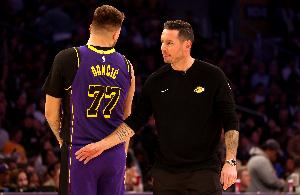 東契奇組織團(tuán)建！雷迪克：我們得到的都是積極的反饋！