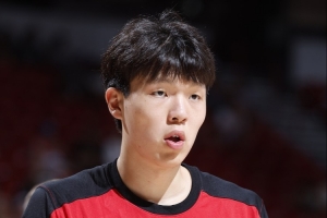 媒體人：開拓者沒有給楊瀚森上線發(fā)牌的權(quán)限 小楊多做些擋拆快下