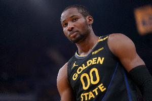 還有點(diǎn)懵！庫(kù)明加半場(chǎng)4次出手全是三分 4中1得3分4板&有2次失誤