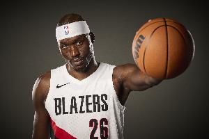 青島還不領(lǐng)走？里斯替補(bǔ)2分半完美拿5分 正負(fù)值+11！