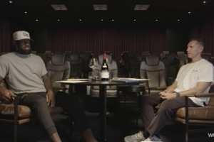 詹姆斯：根據(jù)隊(duì)友特點(diǎn)和球隊(duì)需求調(diào)整打法 是球員必備的生存智慧