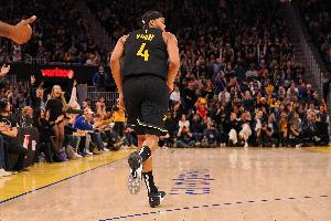 不穩(wěn)定！穆迪12中4得10分4板1助1斷1帽 有3個前場板很積極