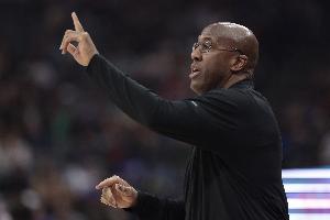 邁克-布朗：球隊(duì)防守表現(xiàn)不錯(cuò) 我們必須信任球隊(duì)的進(jìn)攻體系