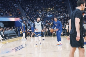 小吧探班勇士公開(kāi)訓(xùn)練日??大小庫(kù)里傻傻分不清