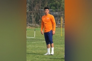 記者：馮伯元已回歸青島海牛，昨天下午參加了球隊(duì)的訓(xùn)練課