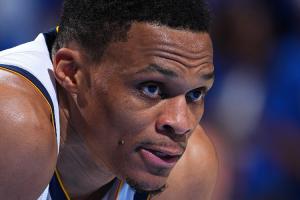 國王記者：威少可能收到了一份中國球隊的報價 薪資超豐厚