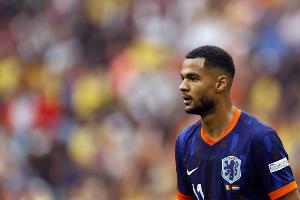 為荷蘭打進(jìn)17球，加克波國家隊進(jìn)球數(shù)追平古利特和奧維馬斯