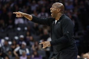 全隊(duì)102投35中！邁克-布朗：我們是一支非常出色的投射型球隊(duì)