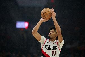 丟失手感！謝頓-夏普半場9中2&三分5中1 僅得8分3板出現(xiàn)2次失誤