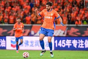 澤卡：泰山單場(chǎng)贏球獎(jiǎng)8萬(wàn)美元，薪資可觀且按時(shí)發(fā)，為何要離開(kāi)？