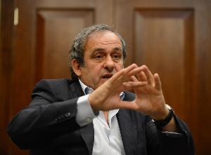 普拉蒂尼：伊爾迪茲是10號(hào)位，不明白為何莫塔和圖多爾讓他踢邊路