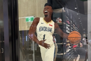 影響還在！墨爾本NBA球迷商店驚現(xiàn)錫安真人大小樂高模型！