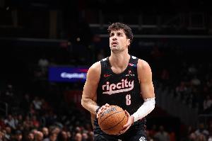 沖擊力還是強！阿夫迪亞半場7中3&6罰全中拿到13分 搶到4個籃板