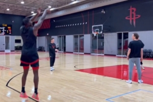 季前賽打不了！芬尼-史密斯在球隊訓(xùn)練結(jié)束后加練底角三分