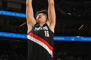 媒體人：小楊這14分展現(xiàn)很多特點 這種比賽過后他會越來越放松