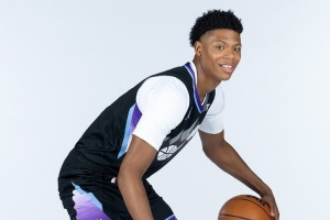 表現(xiàn)穩(wěn)定！5號秀貝利上半場5投3中拿到9分3籃板2搶斷