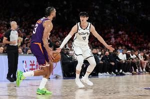 媒體人：真當票房吉祥物了？隊友幾乎不傳球&把曾凡博當透明人