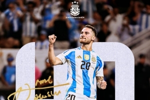 斬獲三冠！麥卡利斯特國(guó)家隊(duì)出戰(zhàn)40場(chǎng)，阿根廷隊(duì)曬海報(bào)祝賀