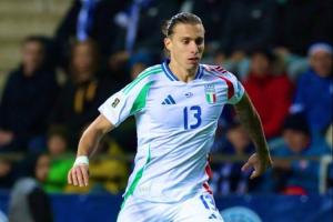 卡拉菲奧里在意大利踢左中衛(wèi)，熱區(qū)遍布前中后，對抗防守傳球兼顧