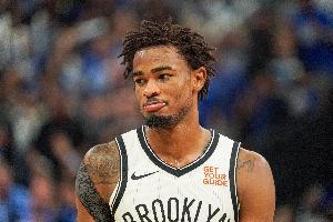 咋就是打不進！克拉克斯頓半場7投僅1中拿到2分 另有6籃板