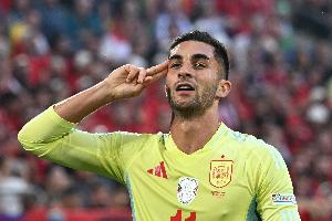 西班牙已經(jīng)連續(xù)28場正式比賽保持不敗，戰(zhàn)績23勝5平