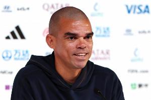 佩佩：在穆帥執(zhí)教皇馬期間，阿隆索經(jīng)常與其交流并提出自己見解