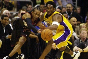 01年AI和18年老詹誰是更好的個(gè)人英雄主義？楊毅：AI OK是大小王